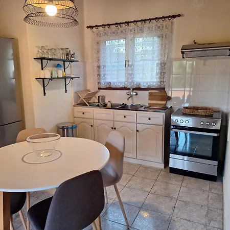 Areti Apartment Afra